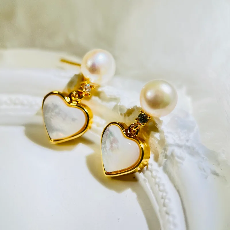Wang Jewelry heart shaped earrings with pearls in 14k gold 2cm